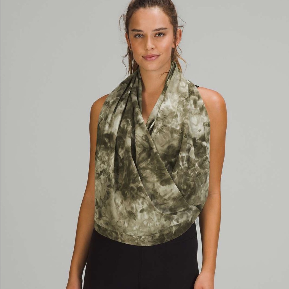 NWT Lululemon Customizable Snap Scarf